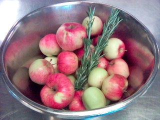 Äppelgelé på gång.